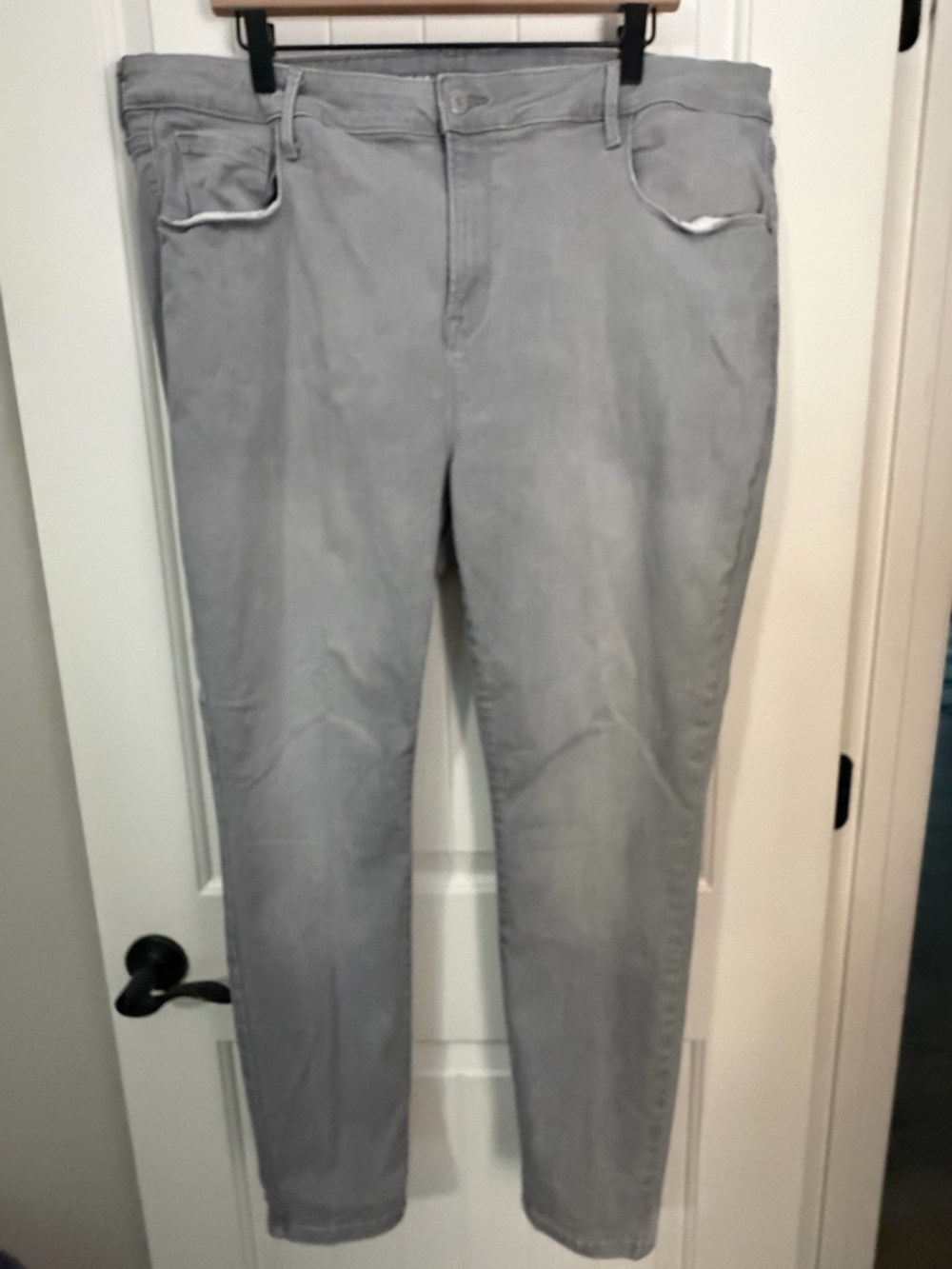 Old Navy Women's Skinny Jeans in Light Gray
